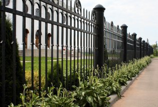 metal fencing image