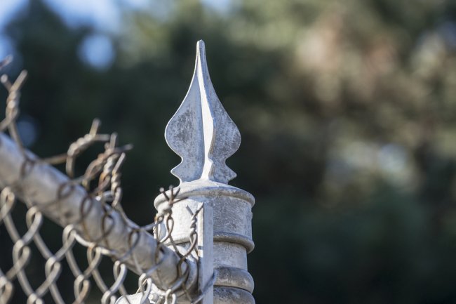 Damaged Top Rail on a Chain Link Fence Repair